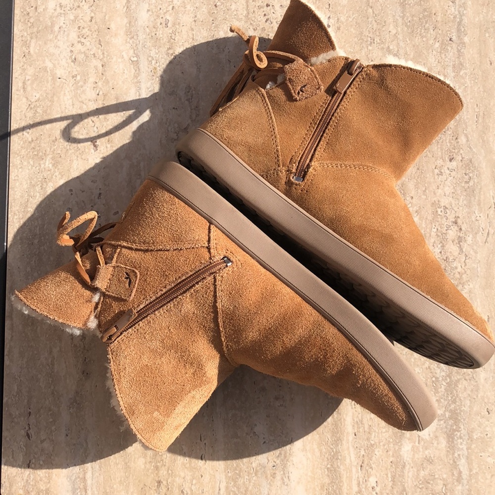 UGG KOOLABURRA Chestnut Short Mocasin Zip Boot 9 EUC - Picture 5 of 16